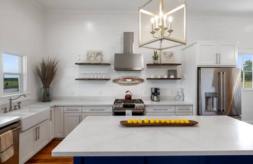 Brenham Casa | A luxury Farmstead retreat!