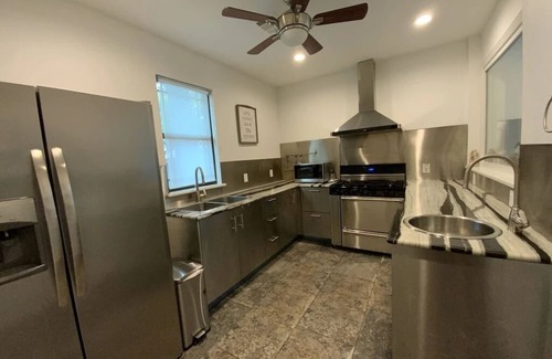 South Central Houston Villa | A luxury guest house with heated swimming pool