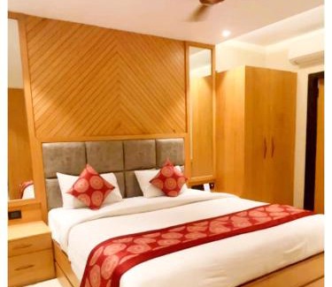 Bilaspur Casa | A Luxury Hotel S-A-R-C Palace ! near All Main Places ! Fully Air Conditioned Premium Family Rooms - with Free Wi-Fi, Parking, Restaurant & Room Service Availability