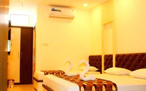 Bilaspur Casa | A Luxury Hotel S-A-R-C Palace ! near All Main Places ! Fully Air Conditioned Premium Family Rooms - with Free Wi-Fi, Parking, Restaurant & Room Service Availability