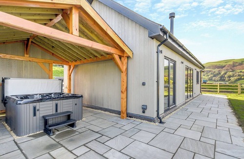 Newtown Cabaña | A luxury lodge in the heart of Wales’ countryside, with a private hot tub and fantastic views.
