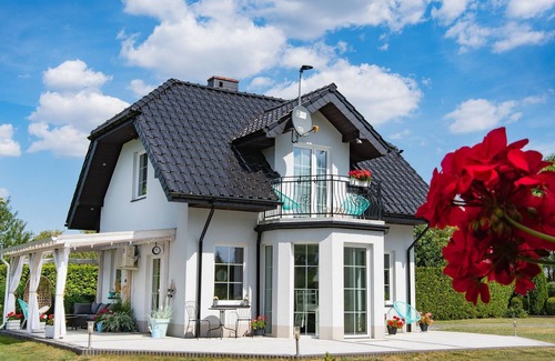 Darlowo Villa | Villa de lujo en Jeżyce con barbacoa de carbón