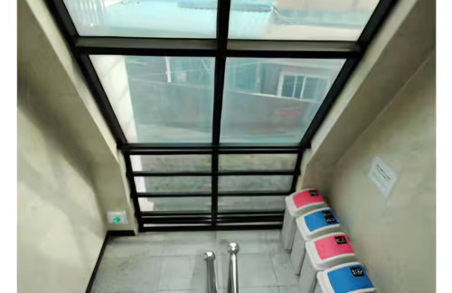 Noryangjin Casa | A male-only room with one bed, a shared bathroom,kitchen value for money