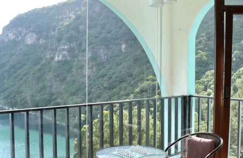 Panajachel Apartamento | A Million Dollar View in Lake Atitlán . Penthouse vacation rental .