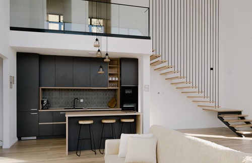 Bran Chalet De Esquí | A modern chalet located on a hill with an extraordinary view
