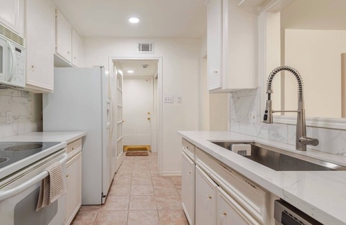 George Bush Park/Eldridge Casa | A Modern & Cozy Townhome with good vibes