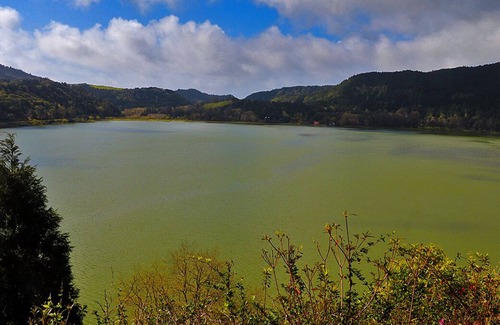 Furnas Cabaña | A nature refuge with a unique and astonishing view over Furnas Lake.