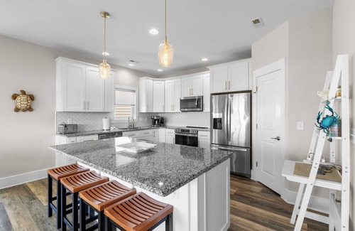 Surf City Casa | A Nauti Sunset 4 BD 3.5 BA Amazing Intracoastal Waterway Views & Elevator