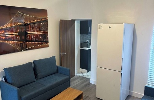 Coventry Casa | A newly refurbished house catering for family, friends or work colleagues.