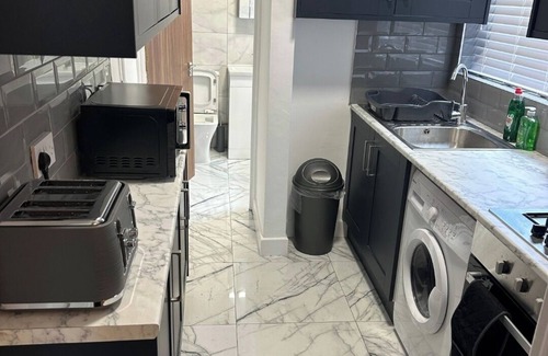 Coventry Casa | A newly refurbished house catering for family, friends or work colleagues.