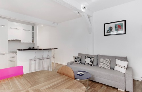 Saint-Germain-des-Pres Apartamento | A Nice 1-BR in Saint Germain