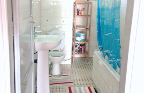 Central C Apartamento | Un bonito baño en un bonito y céntrico apartamento.