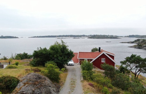 Faervik Cabina | A Norwegian summer dream - with its own jetty and fantastic views of the sea