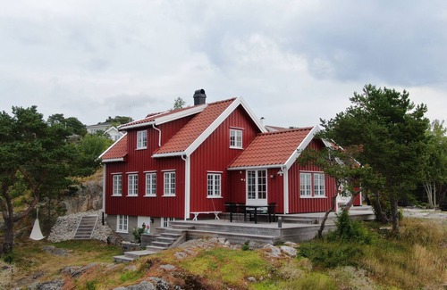 Faervik Cabina | A Norwegian summer dream - with its own jetty and fantastic views of the sea