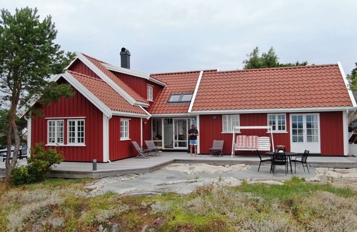 Faervik Cabina | A Norwegian summer dream - with its own jetty and fantastic views of the sea