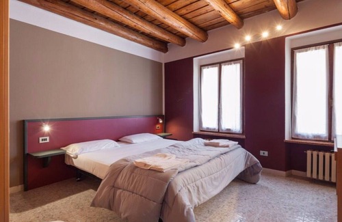 Caprino Veronese Cama Y Desayuno | una antigua posada que es un hito italiano ... a unos 200 años "1 suite"
