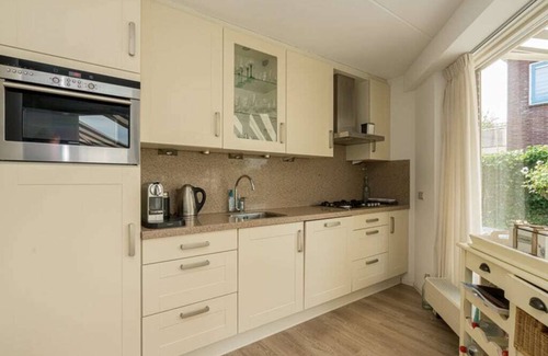 Oude-Tonge Casa | A panorama of water and nature from this comfortably furnished dike house!