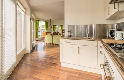 Oude-Tonge Casa | ¡Un panorama de agua y naturaleza en esta cómoda casa de diques!