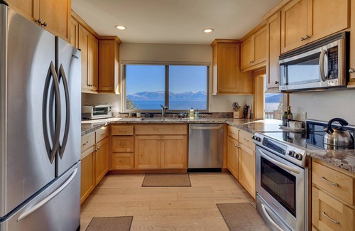 Meeks Bay Cabina | A Panoramic Lake Tahoe Retreat: 3-bedroom cabin with AC in fabulous Meeks Bay