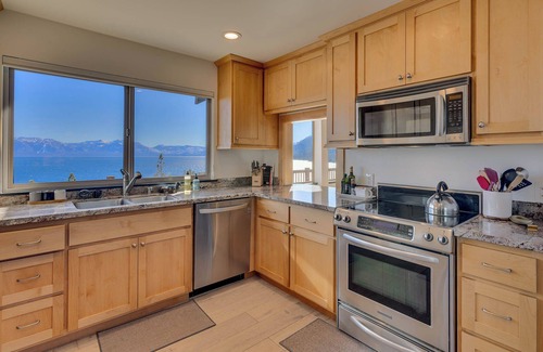 Meeks Bay Cabina | A Panoramic Lake Tahoe Retreat: 3-bedroom cabin with AC in fabulous Meeks Bay