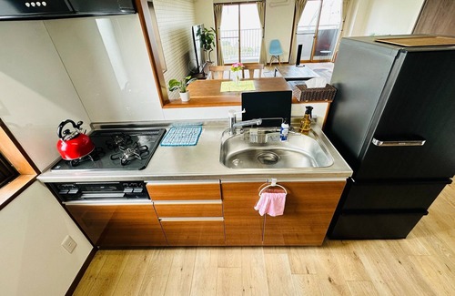 Yunokawa Onsen Apartamento | A panoramic view of Lake ShinjiSpacious living s / Matsue Shimane