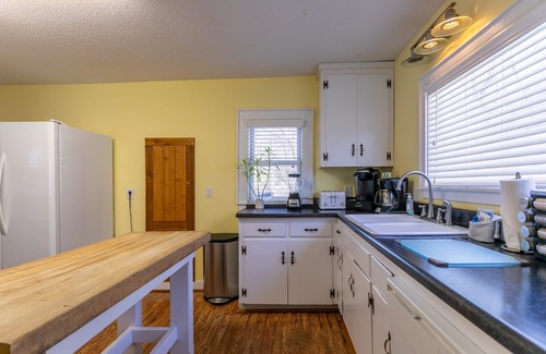 Panorama Estates Casa | Una cabaña Parkway: a 1,6 km de Blue Ridge Parkway, tiene bañera de hidromasaje, pozo de fuego, cerca de Boone.