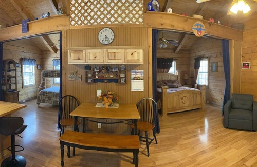 Vanderpool Cabina | A Peace of Heaven LOG Cabins & RV- Cabin #2