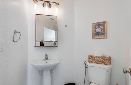 North Natomas Casa | A Peaceful home in a good Location /TRAVEL NURSES/ INSURANCE CLAIMS/TEMP HOUSING