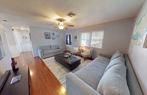 Shore Acres Casa | A peaceful retreat in NE St. Pete! 15 min to Dtwn St. Petersburg. Lakeview.