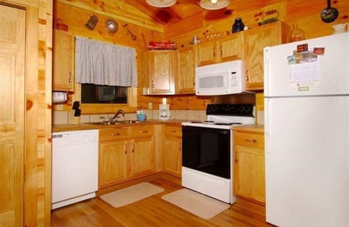 Gatlinburg - Pigeon Forge Cabina | "A Peaceful Retreat" AWESOME NEW FOOTHILL PARKWAY, 2 MILLAS DESDE LA ENTRADA