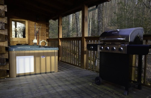 Gatlinburg - Pigeon Forge Cabina | "A Peaceful Retreat" AWESOME NEW FOOTHILL PARKWAY, 2 MILLAS DESDE LA ENTRADA