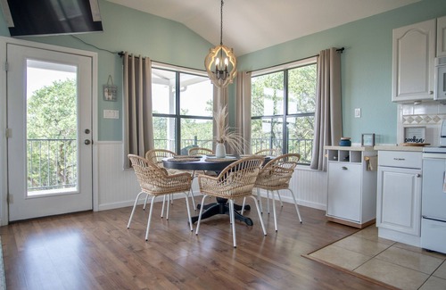 Bandera Casa | A Peaceful Stay at Serene Shores!
