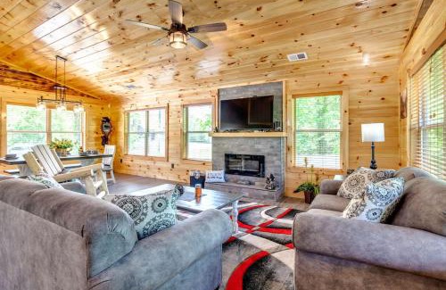 Sevierville Casa | A Peak Of Heaven Cabin by Staycating