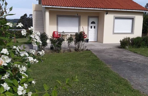 Cambre Casa | A pedreira. Country cottage with large lawn. Well-equipped.