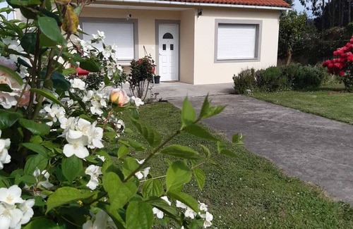 Cambre Casa | A pedreira. Country cottage with large lawn. Well-equipped.
