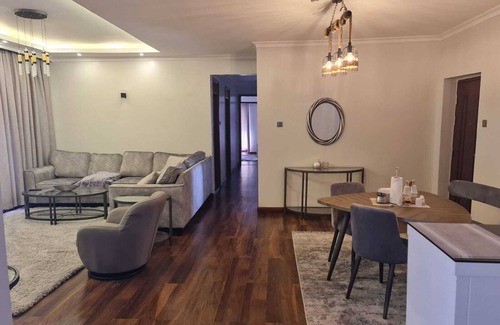 Kilimani Apartamento | Un apartamento con hermosas vistas.