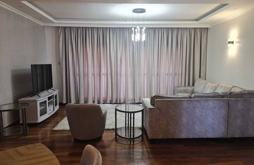Kilimani Apartamento | Un apartamento con hermosas vistas.