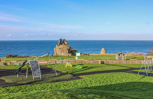 Dunure Cabaña | A perfect coastal getaway.