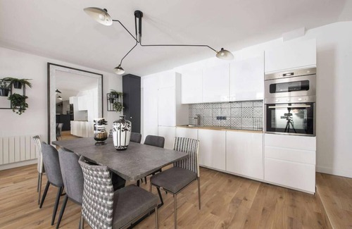 Strasbourg -Saint-Denis Apartamento | A PERFECT FUSION OF MODERN COMFORT & PARISIAN ELEGANCE -120 SQM-RUE SAINT-MARTIN