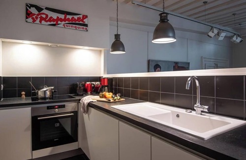 Saint-Merri Apartamento | A PERFECT HOME FOR ART ENTHUSIASTS & URBAN EXPLORERS ,PRIVATE PATIO AT LE MARAIS