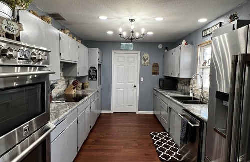 Sublette Otro | A Perfect Stay Near Old Santa Fe Kansas