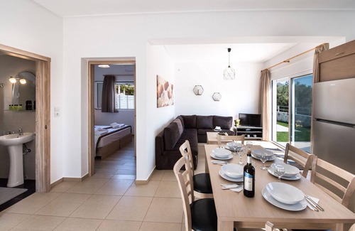 Nidri Casa | UNA CHALET PERFECTA CON PISCINA Y VISTAS AL MAR IDEAL PARA FAMILIAS EN NIDRI, LEFKADA