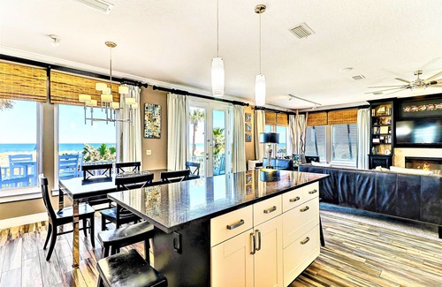 American Beach Casa | Pelican Landing: un refugio de lujo frente al mar tropical que admite mascotas