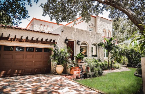 St. Petersburg - Clearwater Casa | A Piece of History, Great Babe Ruth’s Build!! - Spanish Style Hacienda, 4BR/5BA!