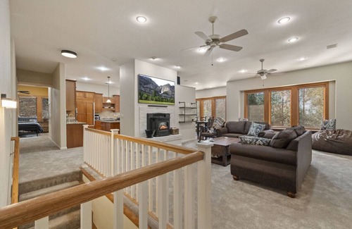 Twain Harte Cabina | A Piece of Our Harte Retreat/Modern Multi-Family Getaway