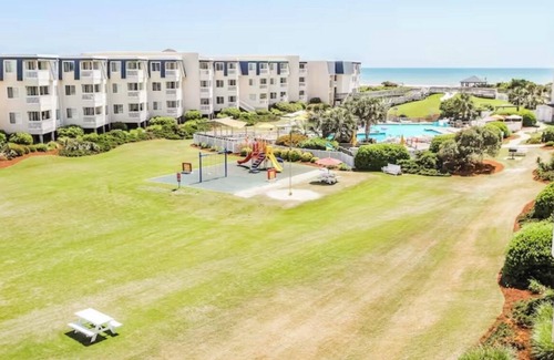 Morehead City Condominio | A Place At The Beach III Escape to Comfort: Charming 2-Bedroom Condo