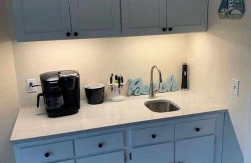 Morehead City Condominio | A Place At The Beach III Escape to Comfort: Charming 2-Bedroom Condo