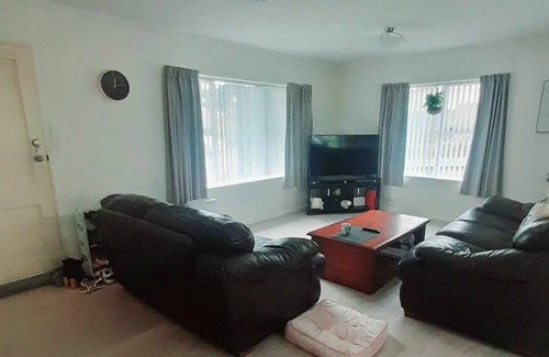 Newlands Casa | A place to stay in a home with the Host, bring your pets along.