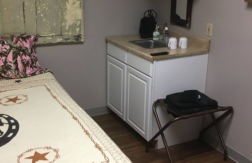 Bandera Casa | A Place to Stay!