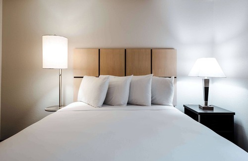 Fossil Creek Hotel | A Place You'll Surely Enjoy! Free Parking Onsite, Pet-Friendly Property